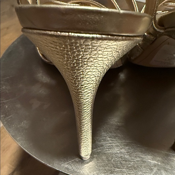 PRE-OWNED Sam Edelman Elegant Gold Strappy Sandals - Picture 8 of 15